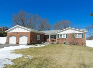 39 Manhasset Ave, Selden, NY 11784