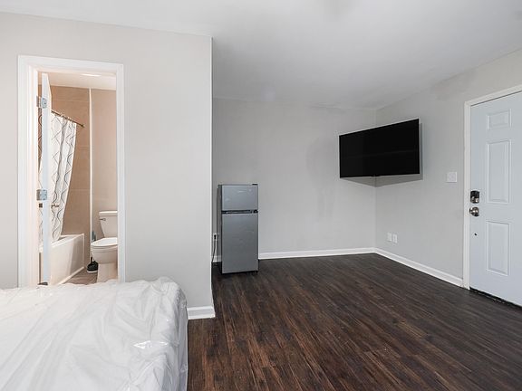 Mini Fridge/Smart TV