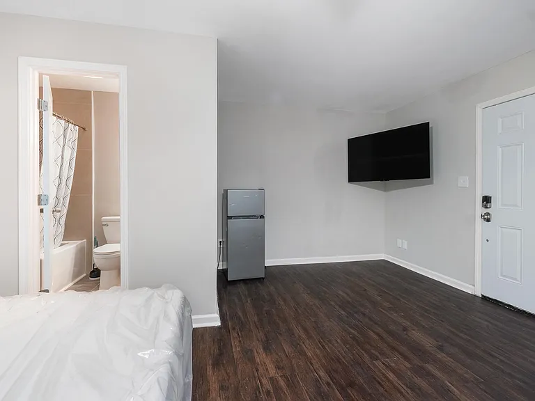 Mini Fridge/Smart TV