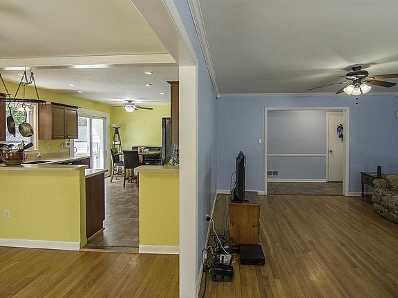 5th image of 244 Holly Dr