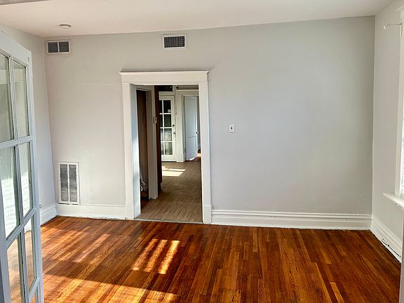 2nd image of 6515 Clayton Ave APT 2E