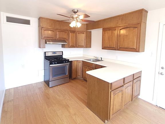 3rd image of 414 Stuart Dr