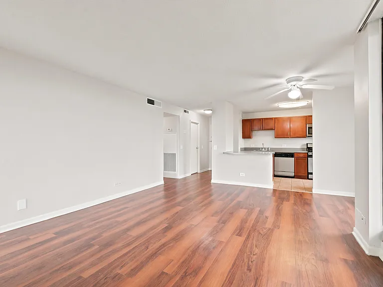 Yorktown Apartments — Photo 4