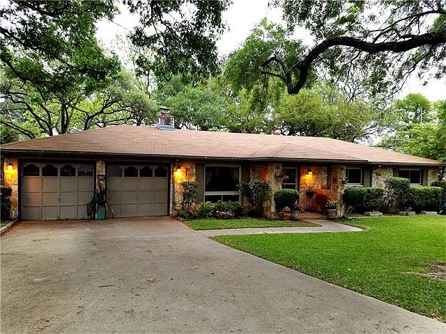 2nd image of 902 Minda Dr