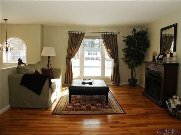 4th image of 17 Elm Pl