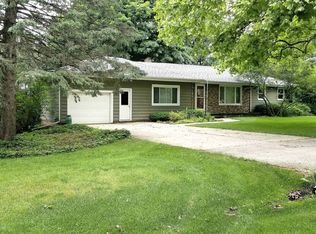 1822 N Weller Dr, Mount Morris, IL 61054