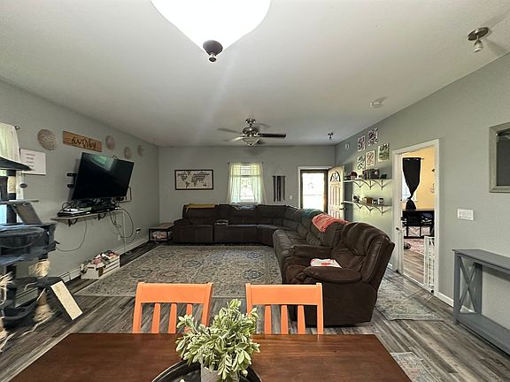 3rd image of 2185 Chateau Ct #B
