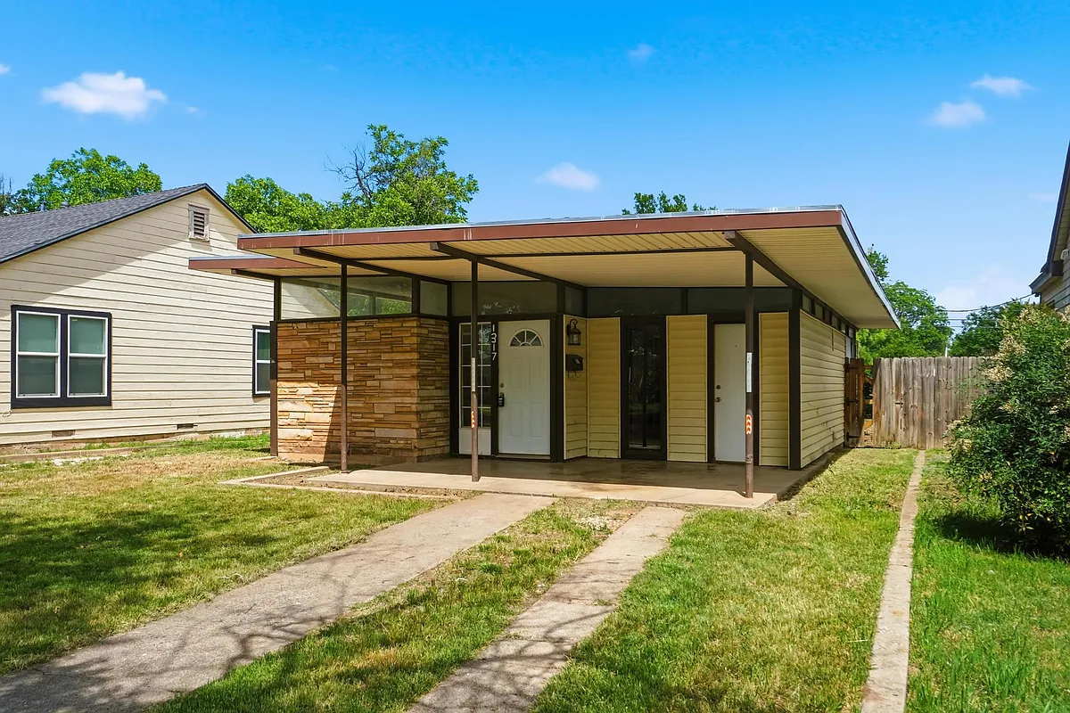 Building Photo - 1317 Peach St