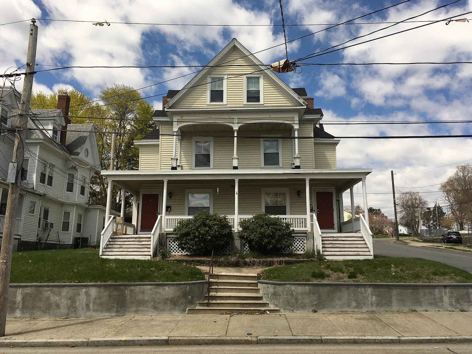 4 bed, 1.5 bath, 2200 sqft, $2,300 — Photo 1