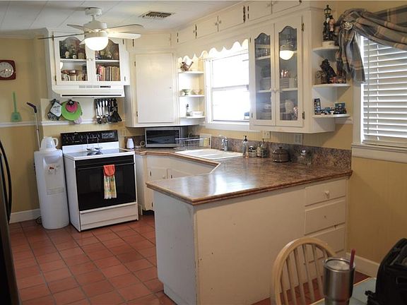 2nd image of 310 W Nezpique St