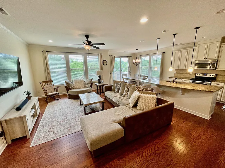 155 Alamosa Pl — Photo 2