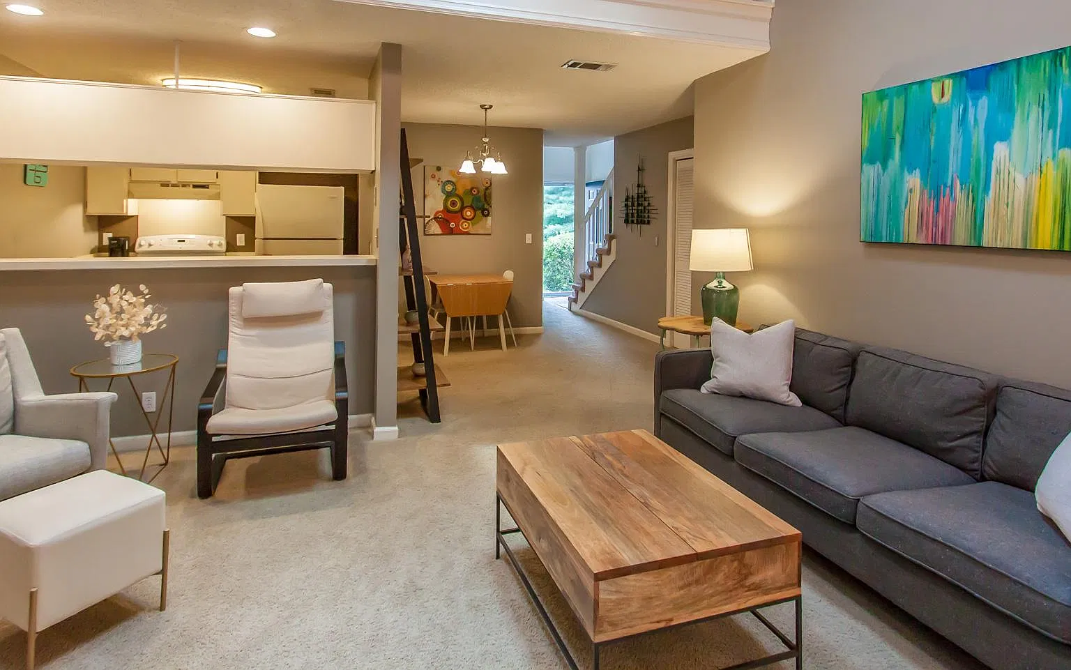432 English Ivy Dr — Photo 2
