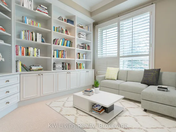 11 William Carson Cres #219, Toronto, ON M2P 2G1