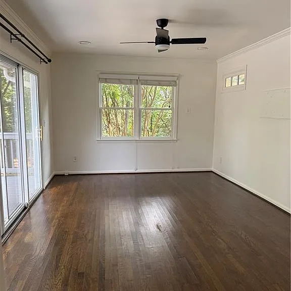 2404 Elmwood Cir SE — Photo 5