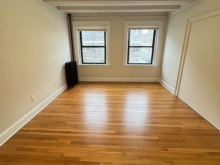 3 bed, 1300 sqft, $3,995 — Photo 2