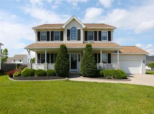 27 Katelyn Ln, Lancaster, NY 14086