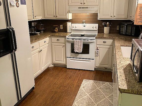 2nd image of 701 Tanglewood Dr