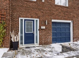 3 Pentry Ln, Ottawa, ON K1S 0X1