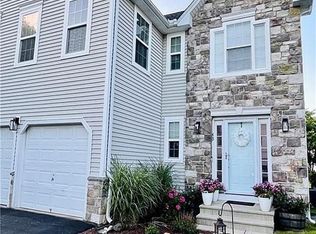 43 Schoolhouse Lndg, East Granby, CT 06026