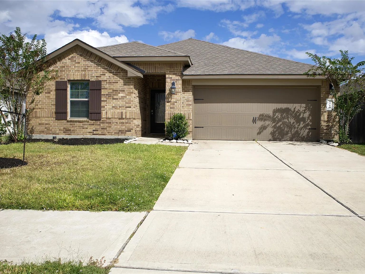 4 bed, 3.0 bath, 2120 sqft, $2,500 — Photo 2