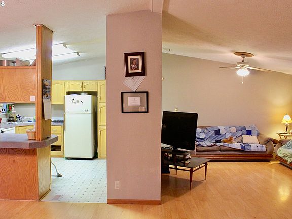 3rd image of 32510 Winterwood Ln