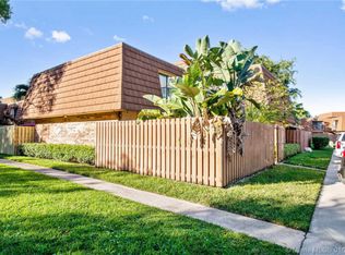 2581 Lakeview Ct, Cooper City, FL 33026