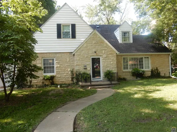 715 W 4th St, Holton, KS 66436