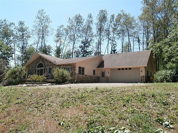 3rd image of 3070 Lake Dr