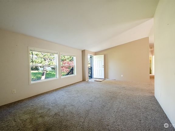 2nd image of 201 W Oakview Avenue #1