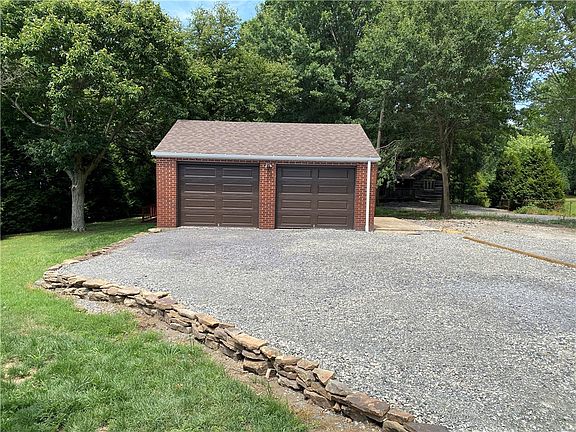 4th image of 229 Marlboro Dr
