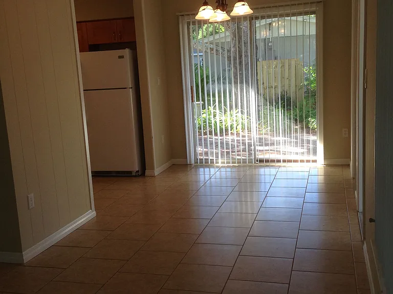 2462 Hyde Park St — Photo 6