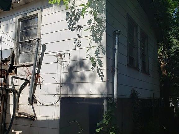 5th image of 2126 Creswell Ave