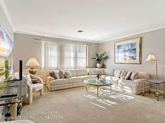 3rd image of 34 Grenada St