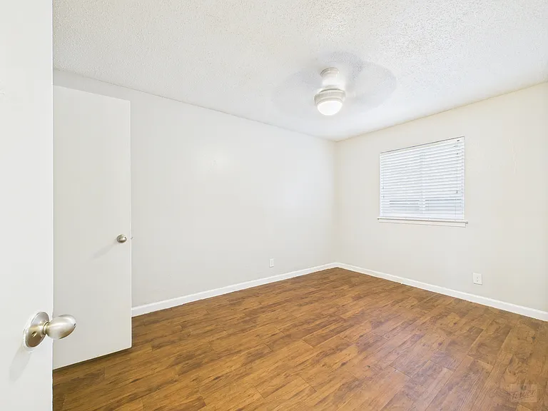 2401 Manor Rd #136 — Photo 7