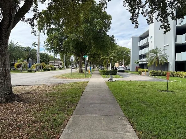 1301 NE 191st St #F110, Miami, FL 33179
