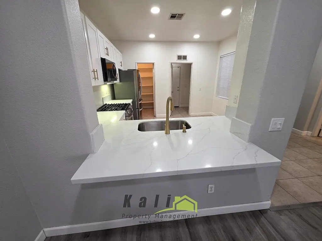 6233 Avenida De Las Vistas #4 — Photo 3
