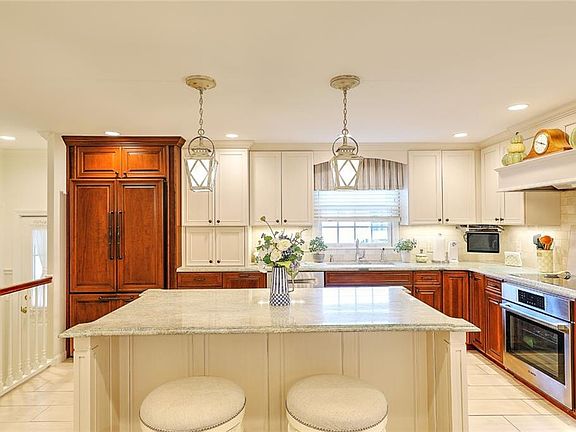 5th image of 72 Silverwood Ln
