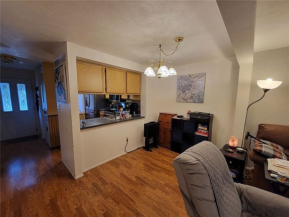 3rd image of 119 Cambria Hill Dr E