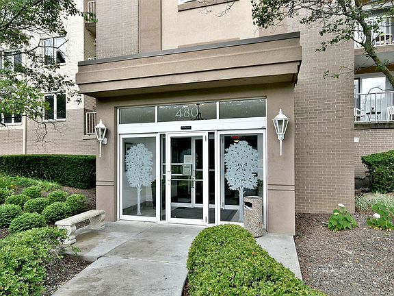 2nd image of 480 E Montrose Ave APT 407