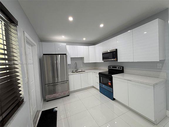 4th image of 335 NE 168th St N
