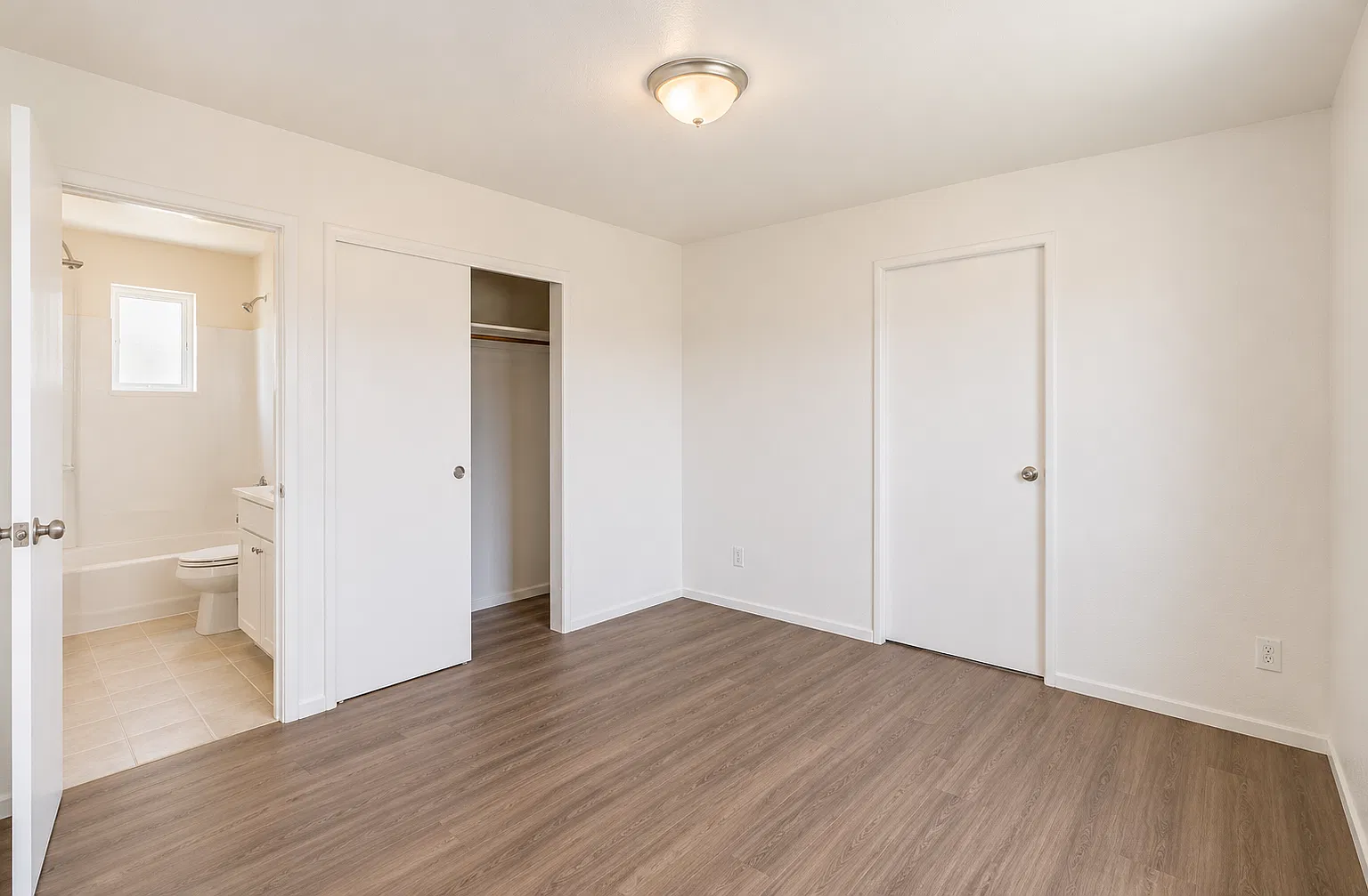 3 bed, 1000 sqft, $1,799 — Photo 4