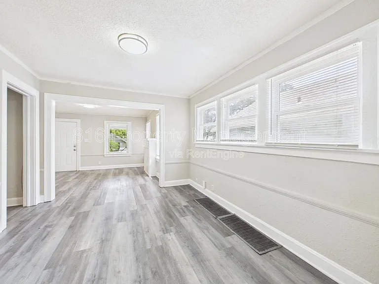 5636 Garfield Ave — Photo 6