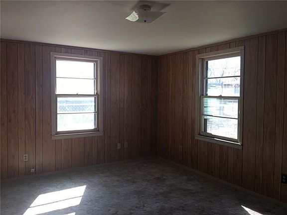 4th image of 410 Shelton St