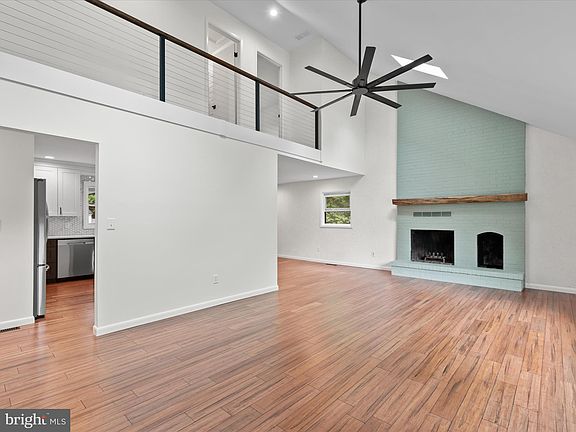 4th image of 335 Holly St