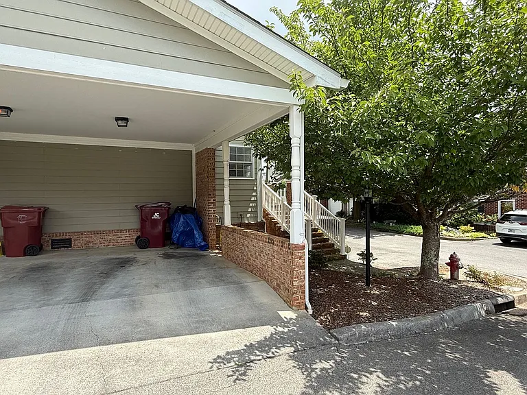 10 Charleston Ct — Photo 6