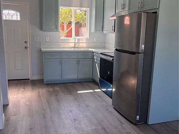 5th image of 10133 Kester Ave