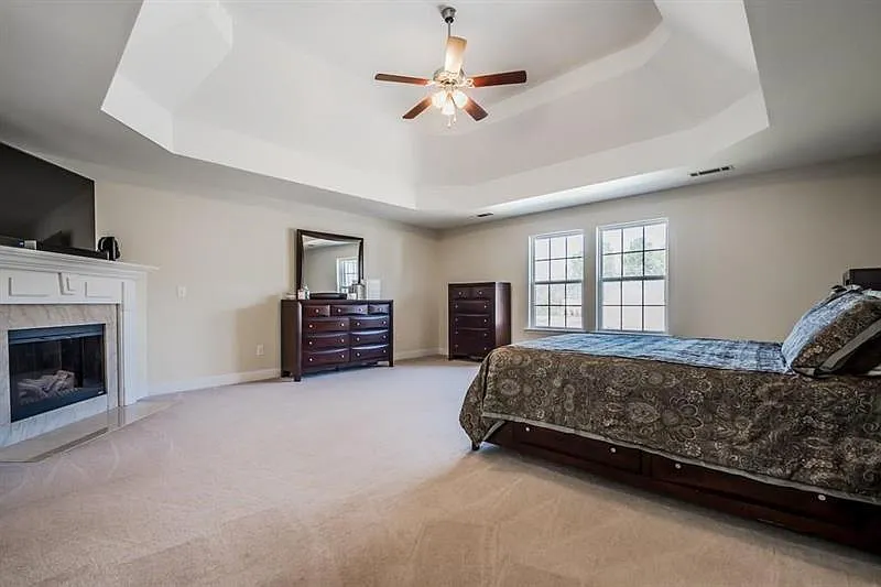 4 bed, 3.0 bath, 2676 sqft, $5,950 — Photo 4