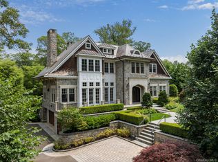 21 The Glenada, Roslyn, NY 11576