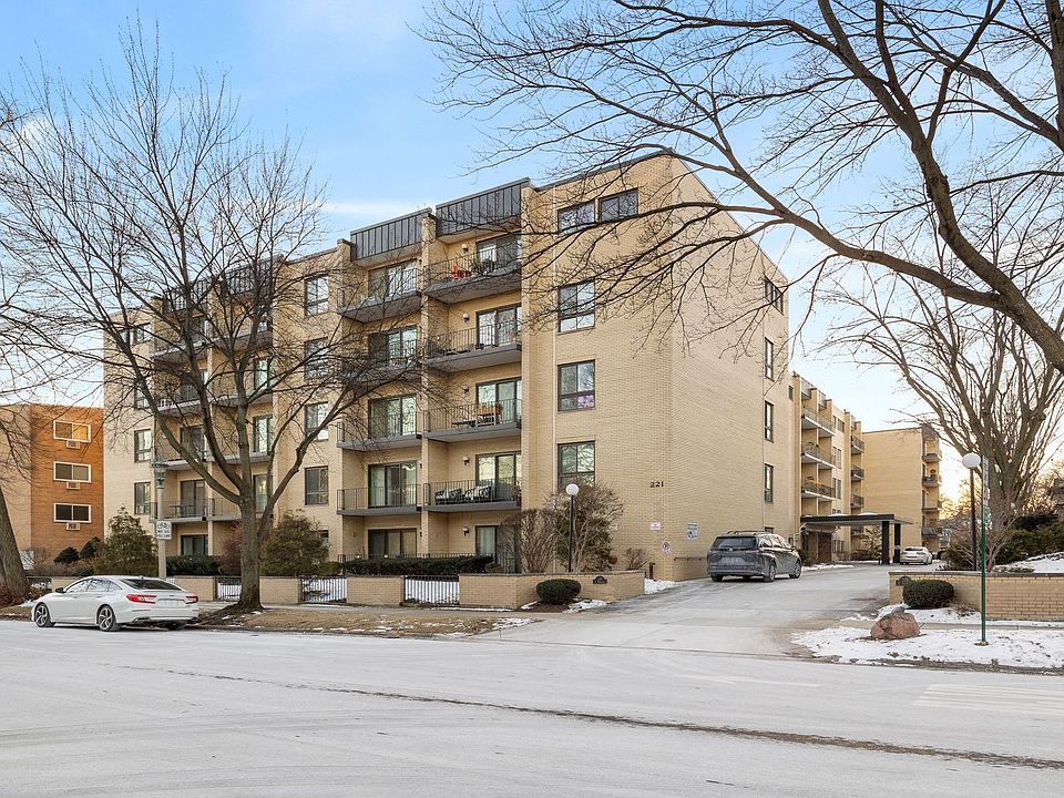 1st image of 221 N Kenilworth Ave APT 208