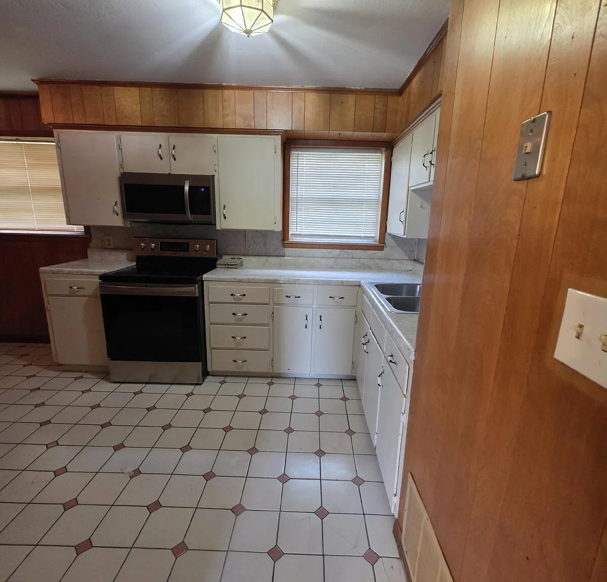 3 bed, 1.5 bath, 982 sqft, $1,300 — Photo 4